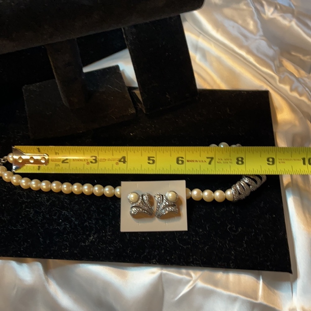 Avon (1990) Vintage Set “Classic Drama” Faux Pearl/Marquisette Necklace&Earrings - Picture 5 of 10